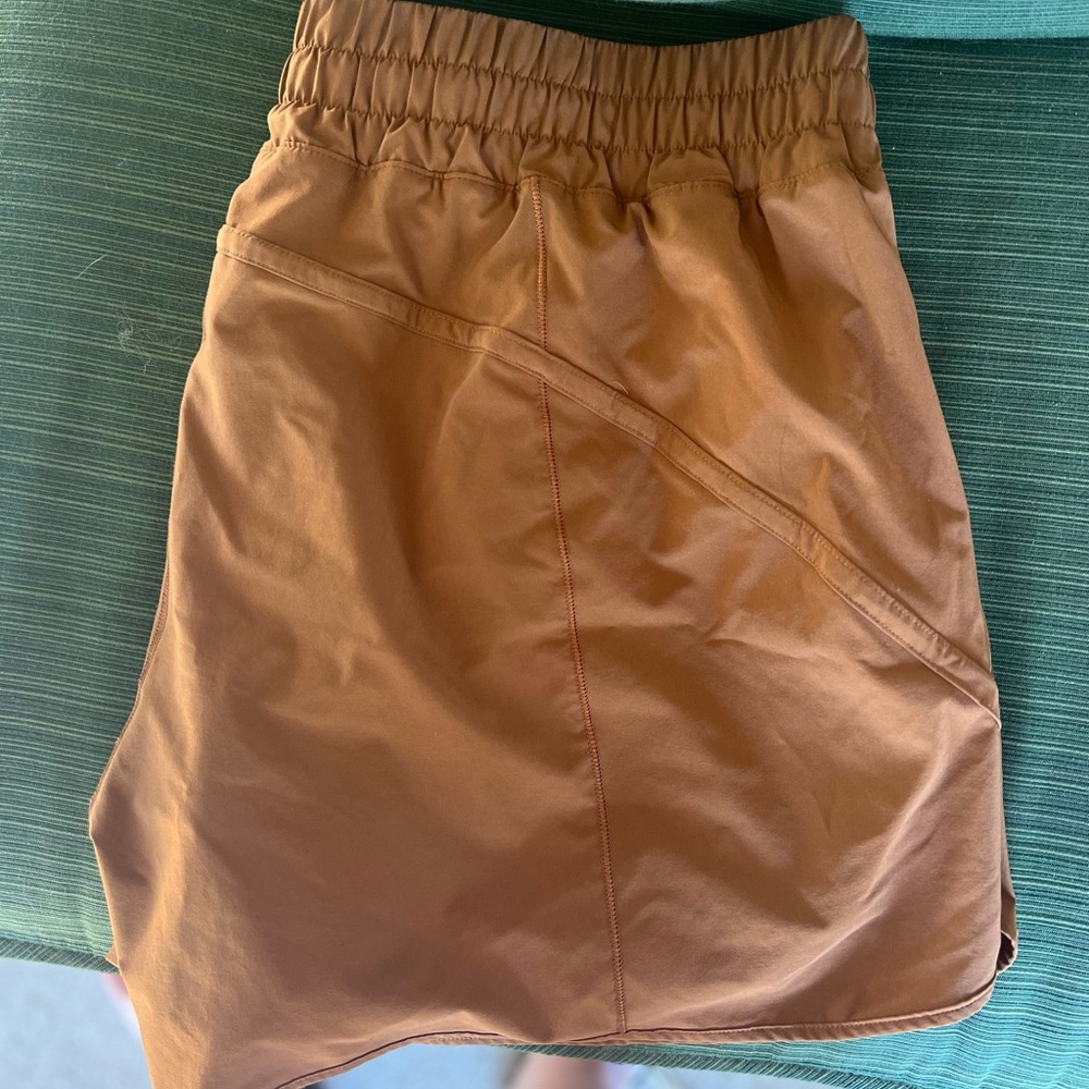 Lululemon Track That Mid-Rise Short 5' - Size 20
